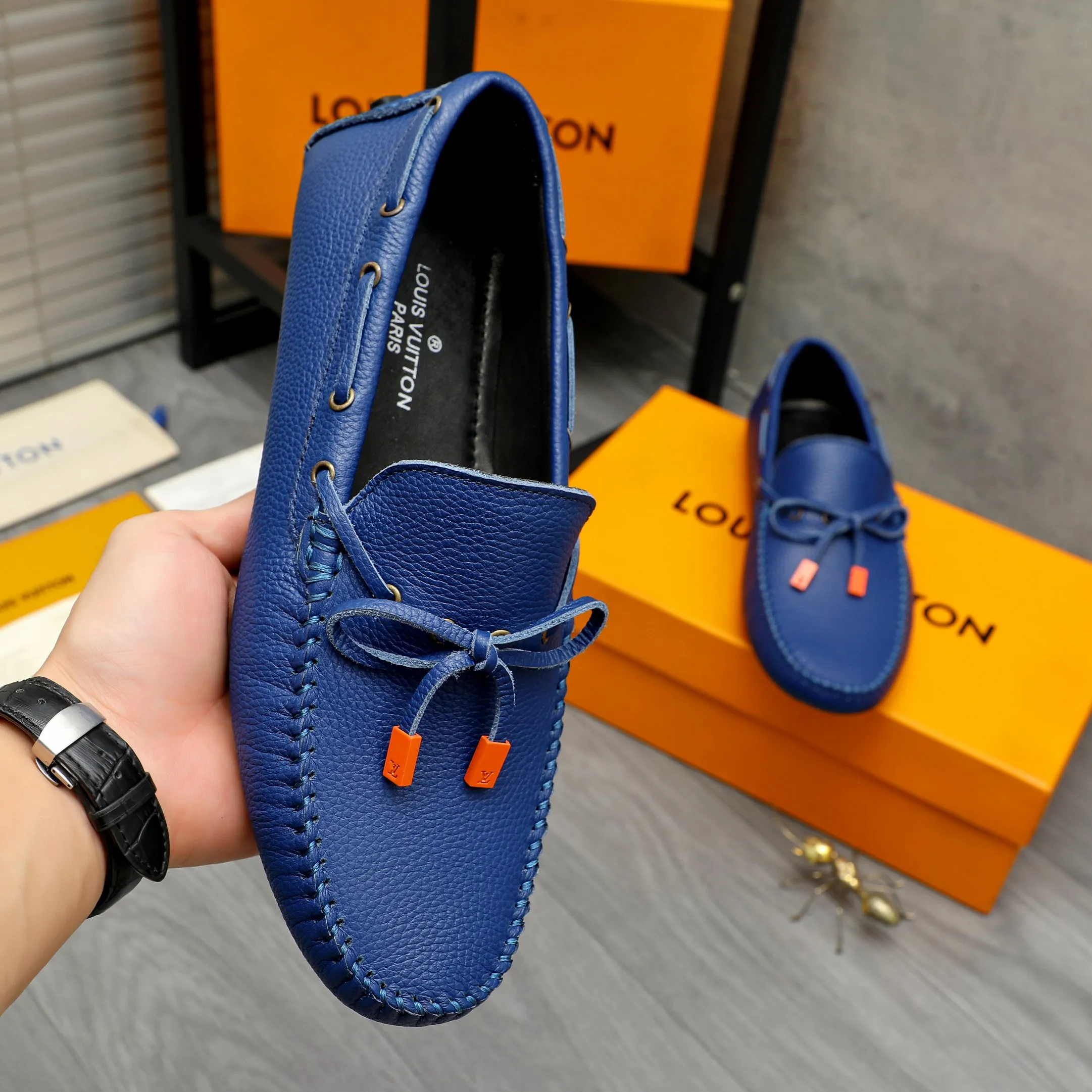 Men's shoes 💰420 Product trademark: LV "Louis Vuitton" casual slip-on shoes Regular size: 38-46 (45.46 custom-made, non-returnable) Product materials: Selected pebbled cowhide upper, sheepskin lining, original bean outsole